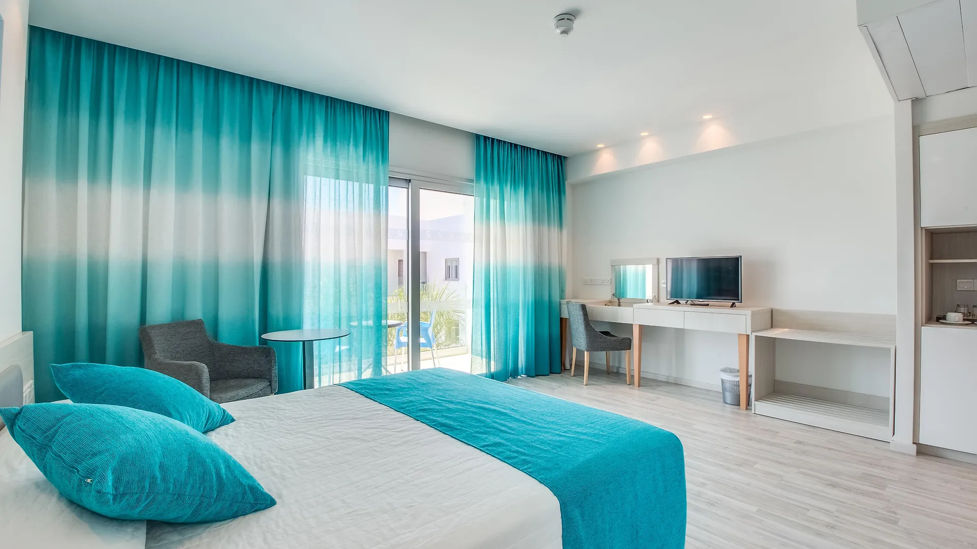 Anesis Hotel Aya Napa Kıbrıs